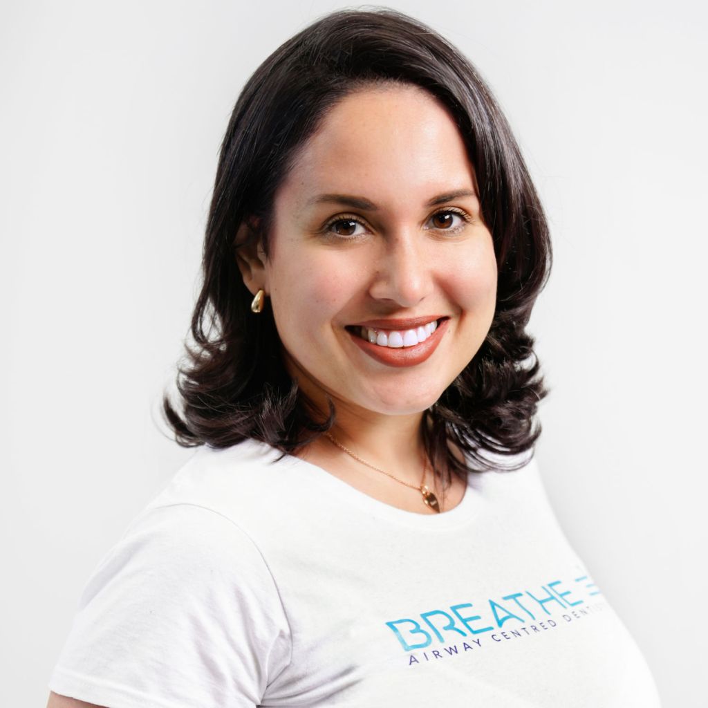 Rossany Rotonda, Periodoncista en Breathe Clínica especializada en vías aéreas, tratamientos de ronquidos, psicología, apnea y crecimiento facial en Madrid.